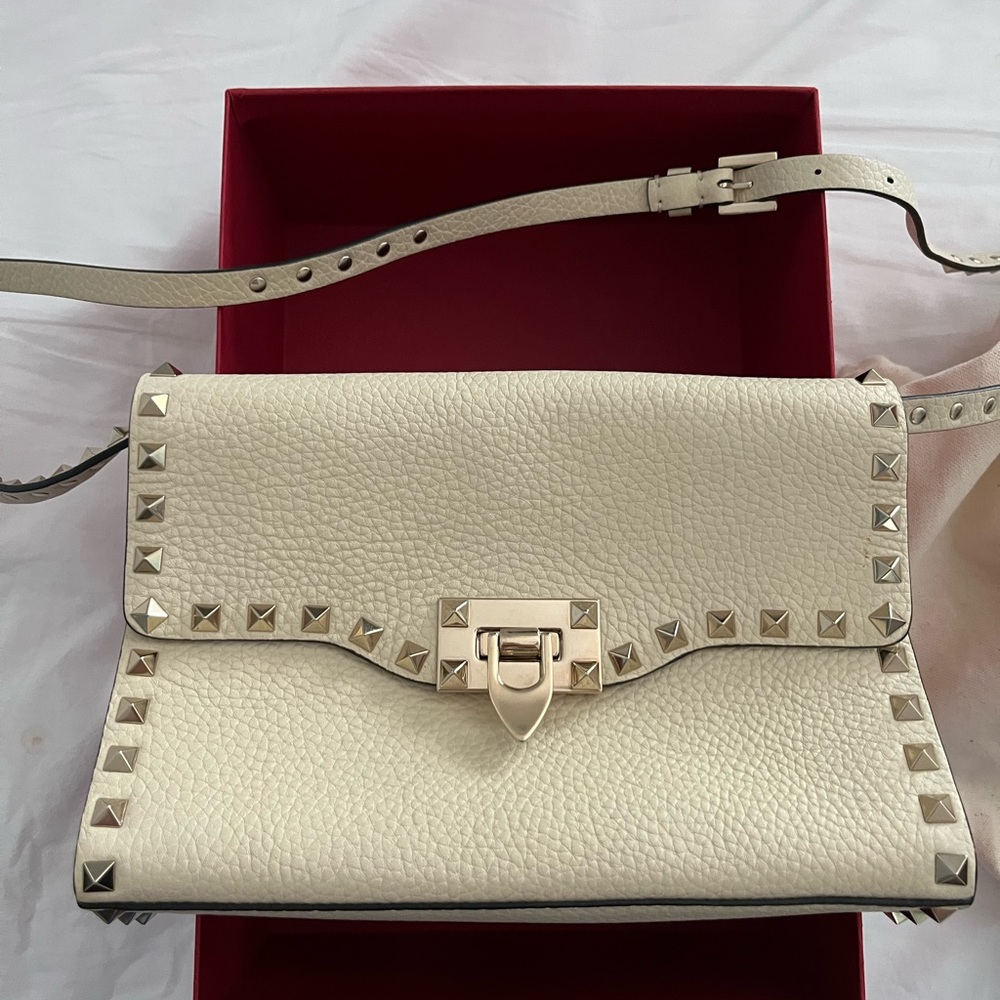 Authentic Valentino Leather Rockstud Bag. Creme pebbled leather crossbody.